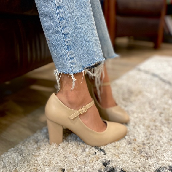 Nude Retro Mary Jane Pointed Toe Pumps Heels - Picture 10 of 10